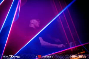 Newera, Tramps Tenerife, Veronicas Strip